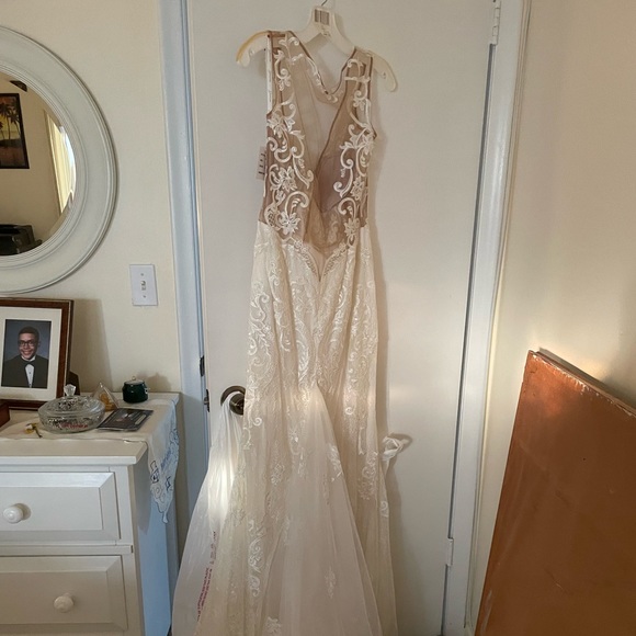 Wedding Dress - Picture 8 of 13